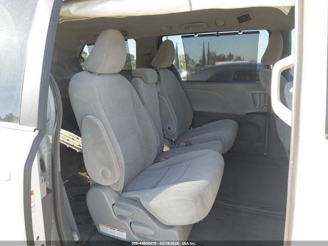 5TDKZ3DC9HS799855 Toyota Sienna Le 8 Passenger