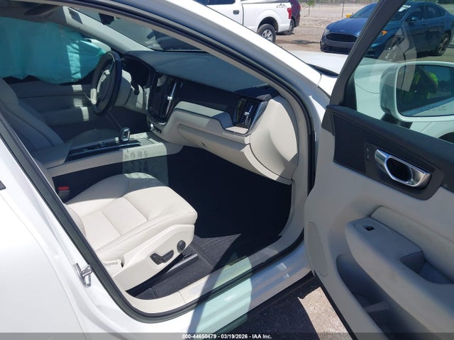 2023 VOLVO XC60 RECHARGE PLUG-IN HYBRID YV4H60DN3P1210360 Photo 4