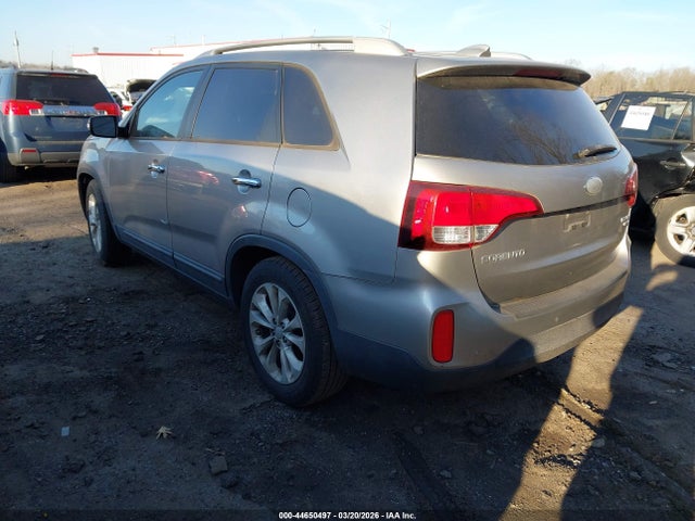 2015 KIA SORENTO 5XYKU4A75FG550832 Photo 2