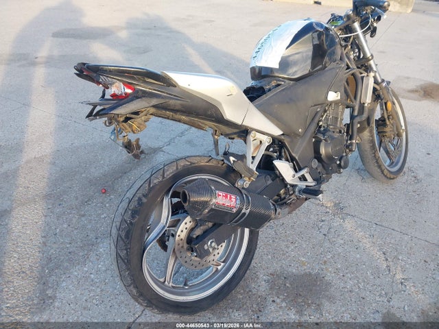 Продажа на аукционе авто 2011 Honda Cbr250 R, vin: MLHMC4118B5001293, номер лота: 44650543