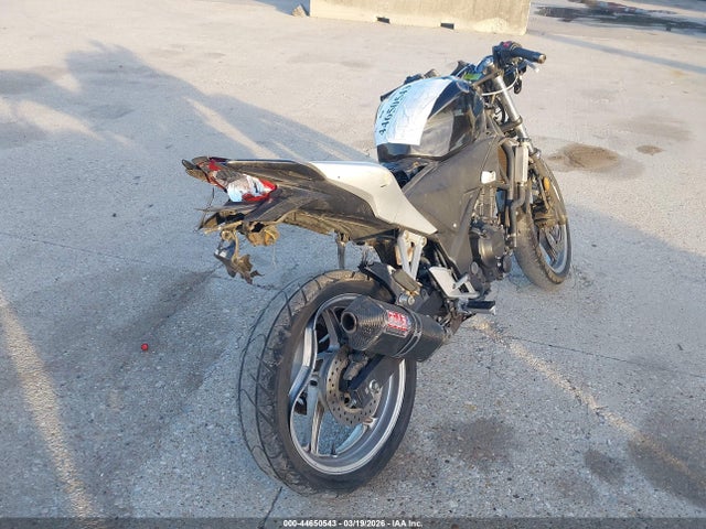 Продажа на аукционе авто 2011 Honda Cbr250 R, vin: MLHMC4118B5001293, номер лота: 44650543