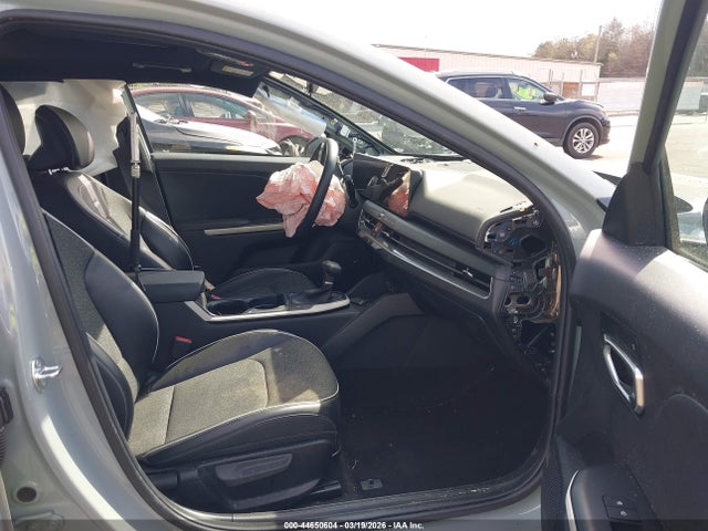 2025 Kia K4 Gt-line მანქანა იყიდება აუქციონზე, vin: 3KPFW4DEXSE129928, აუქციონის ნომერი: 44650604