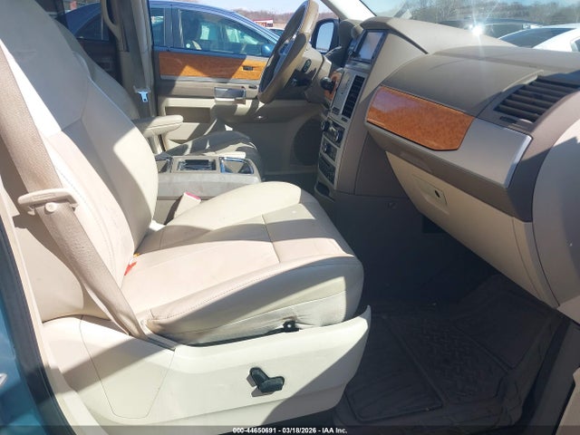 2010 Chrysler Town & Country Limited მანქანა იყიდება აუქციონზე, vin: 2A4RR6DX5AR138075, აუქციონის ნომერი: 44650691