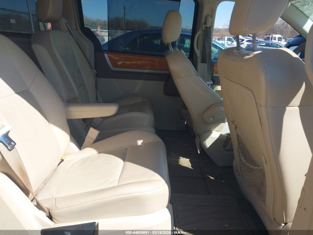 2010 Chrysler Town & Country Limited მანქანა იყიდება აუქციონზე, vin: 2A4RR6DX5AR138075, აუქციონის ნომერი: 44650691