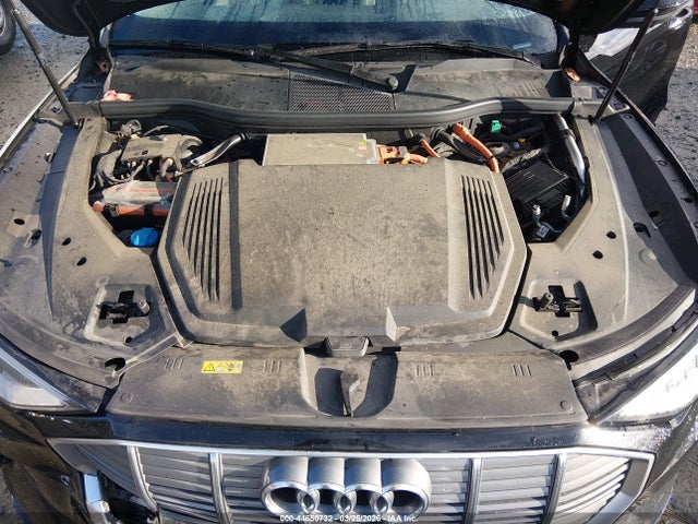 WA1LAAGE0NB008932 Audi E-tron Premium Plus Quattro