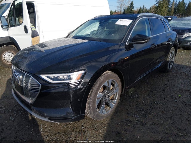 WA1LAAGE0NB008932 Audi E-tron Premium Plus Quattro
