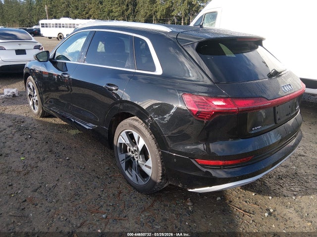 WA1LAAGE0NB008932 Audi E-tron Premium Plus Quattro