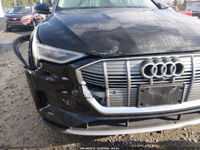 WA1LAAGE0NB008932 Audi E-tron Premium Plus Quattro