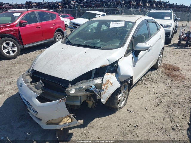 Ford FIESTA SE 2019 3FADP4BJXKM108965 Image 2