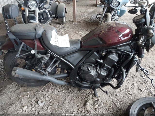 44651009 :رقم المزاد ، JH2SC8300NK100502 vin ، 2022 Honda Cmx1100 A مزاد بيع