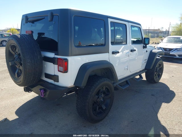 2018 JEEP WRANGLER JK UNLIMITED 1C4BJWDG2JL814747 Photo 3