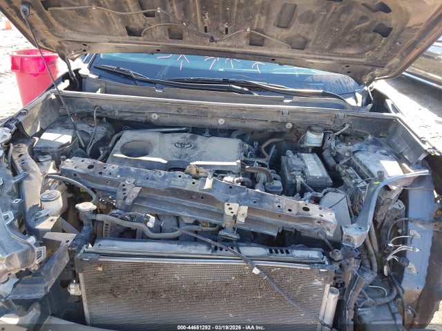 2T3A1RFV3KW068588 Toyota Rav4 Xle Premium