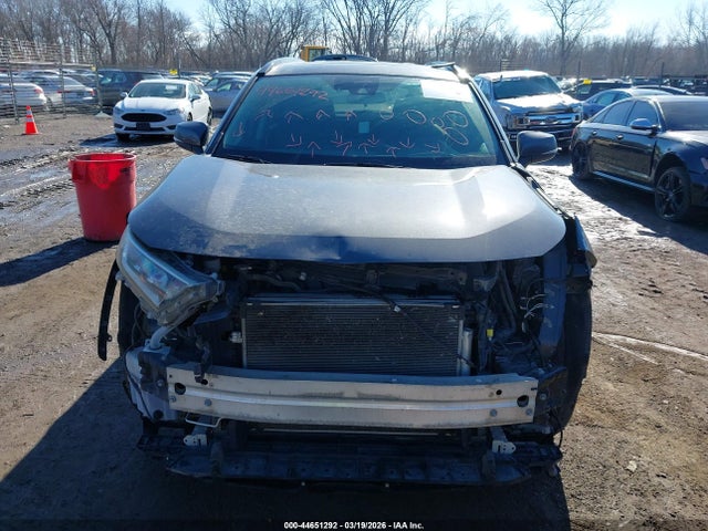 2T3A1RFV3KW068588 Toyota Rav4 Xle Premium