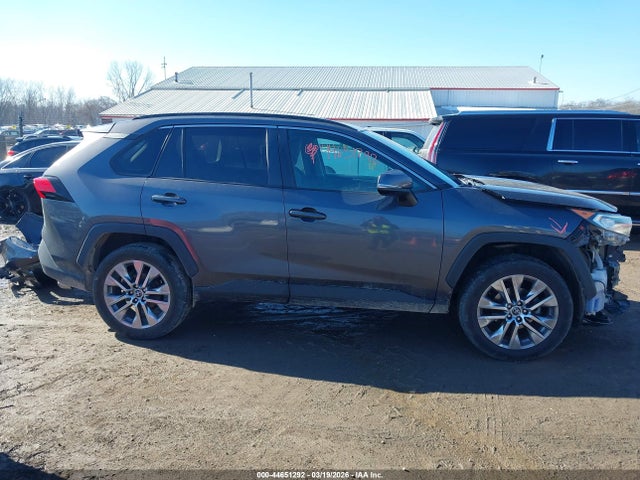 2T3A1RFV3KW068588 Toyota Rav4 Xle Premium