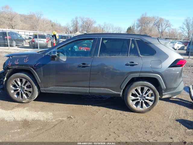 2T3A1RFV3KW068588 Toyota Rav4 Xle Premium