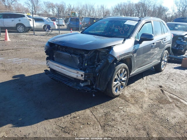 2T3A1RFV3KW068588 Toyota Rav4 Xle Premium
