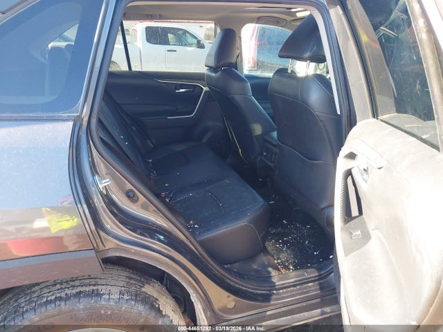 2T3A1RFV3KW068588 Toyota Rav4 Xle Premium