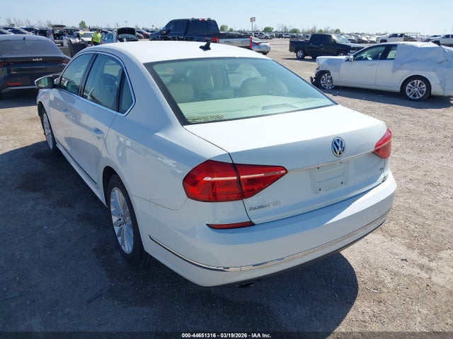 2016 VOLKSWAGEN PASSAT 1VWBT7A36GC024570 Photo 2