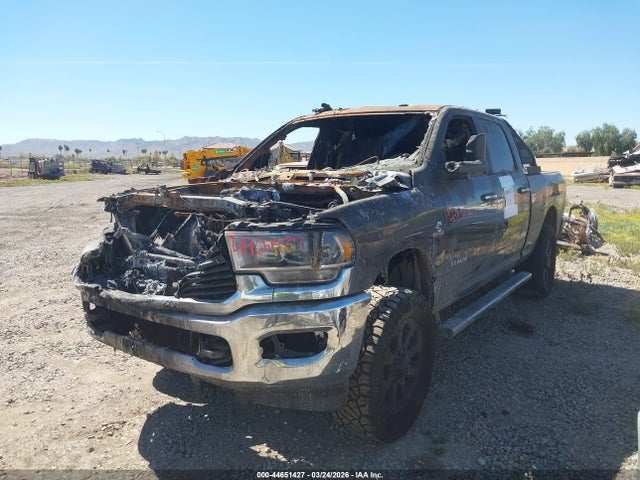 3C6UR5DL8KG666442 RAM 2500 Big Horn 4x4 6&#039;4 Box
