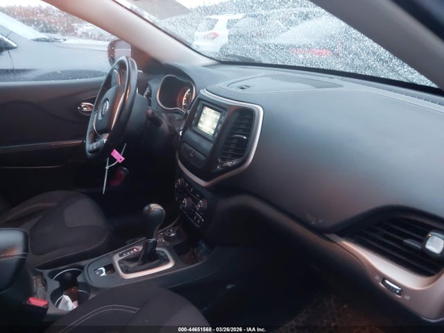 1C4PJMCB9FW687081 Jeep Cherokee Latitude
