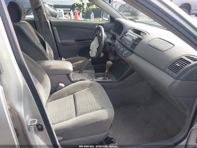 44651652 :رقم المزاد ، 4T1BE32K05U425420 vin ، 2005 Toyota Camry Le مزاد بيع