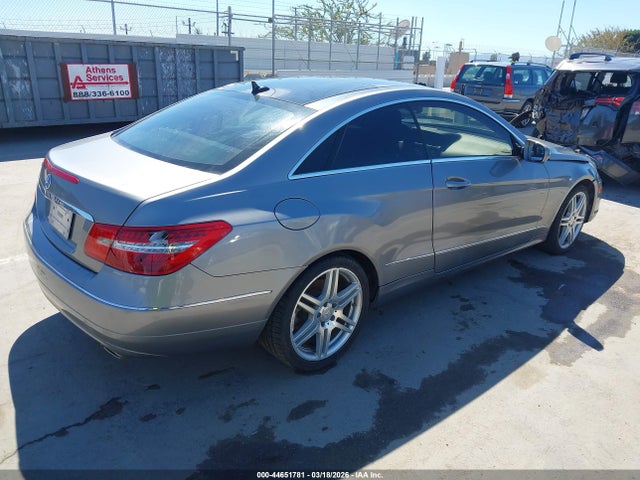 2010 MERCEDES-BENZ E 350 WDDKJ5GB9AF015692 Photo 3