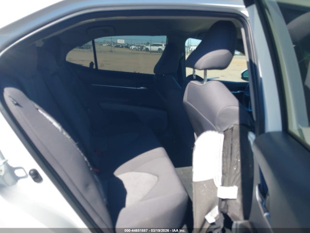 2022 Toyota Camry Le მანქანა იყიდება აუქციონზე, vin: 4T1C11AK5NU062697, აუქციონის ნომერი: 44651887