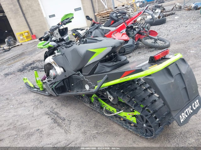 4UF19SNW5KT102374 Arctic Cat Zr 8000