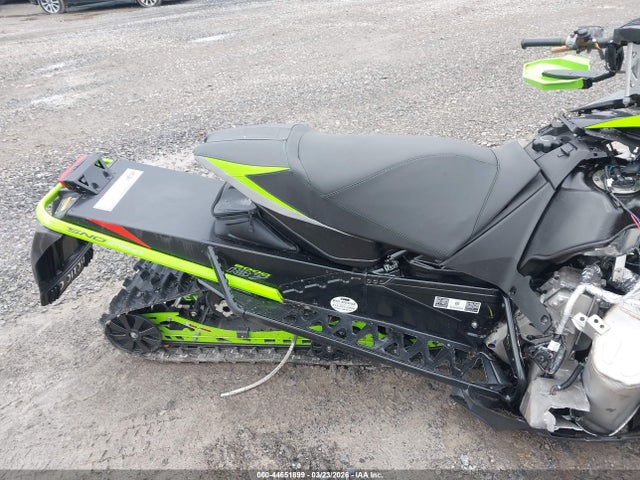 4UF19SNW5KT102374 Arctic Cat Zr 8000