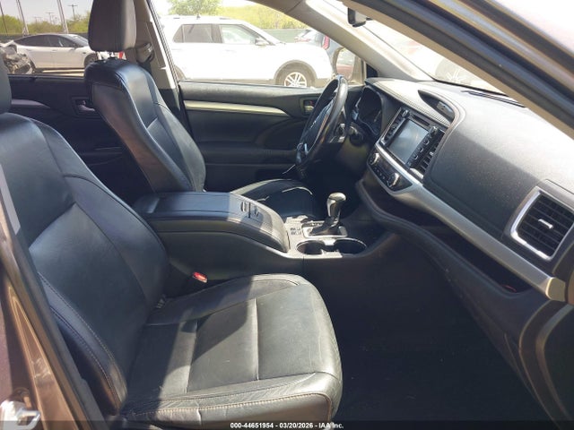 Продажа на аукционе авто 2016 Toyota Highlander Xle V6, vin: 5TDJKRFH0GS225901, номер лота: 44651954