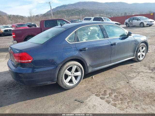 2014 Volkswagen Passat 1.8t Se მანქანა იყიდება აუქციონზე, vin: 1VWBT7A32EC094242, აუქციონის ნომერი: 44652051