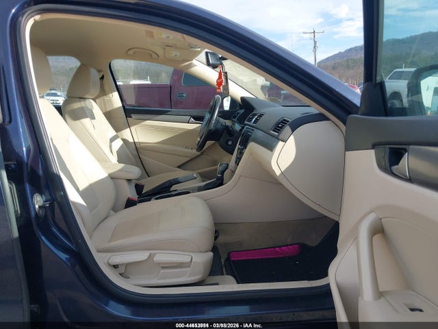 2014 Volkswagen Passat 1.8t Se მანქანა იყიდება აუქციონზე, vin: 1VWBT7A32EC094242, აუქციონის ნომერი: 44652051