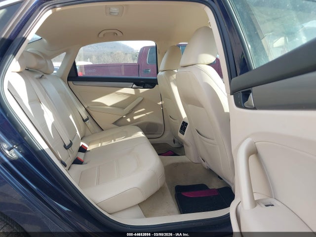 2014 Volkswagen Passat 1.8t Se მანქანა იყიდება აუქციონზე, vin: 1VWBT7A32EC094242, აუქციონის ნომერი: 44652051