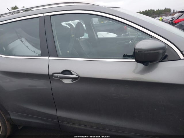 JN1BJ1CR2JW253750 Nissan Rogue Sport Sl