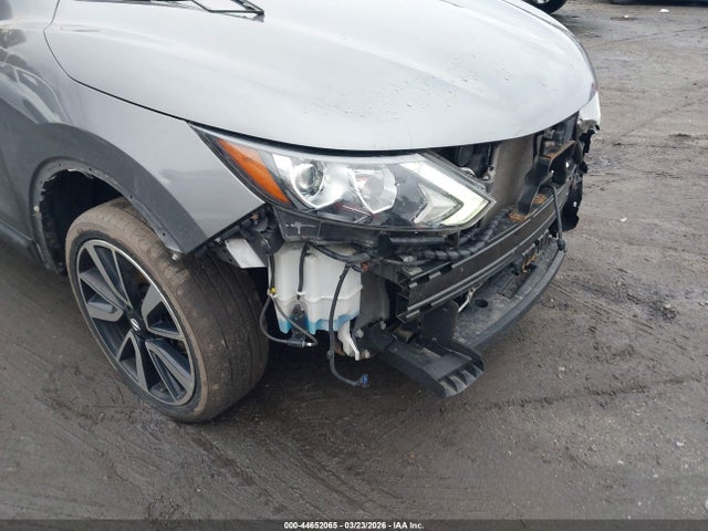 JN1BJ1CR2JW253750 Nissan Rogue Sport Sl