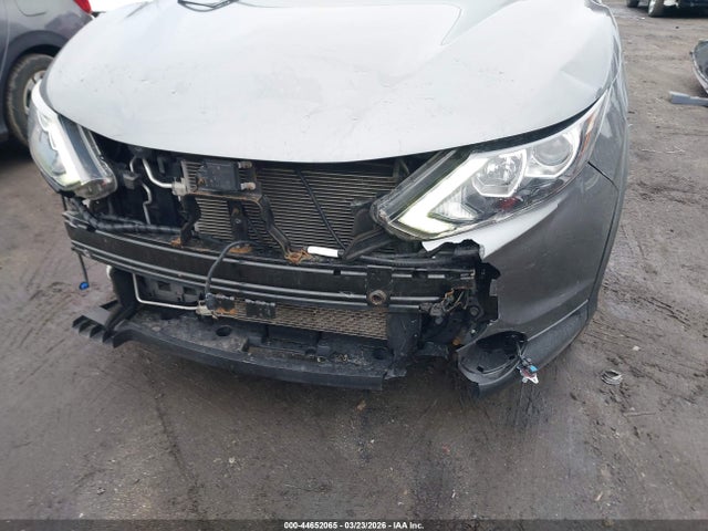 JN1BJ1CR2JW253750 Nissan Rogue Sport Sl