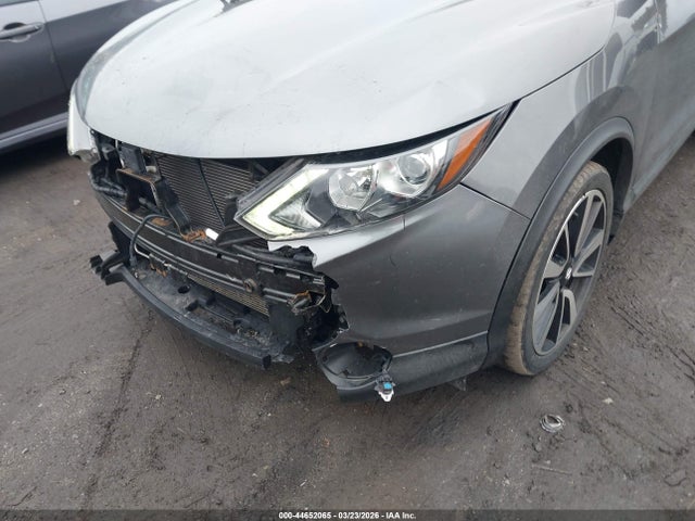 JN1BJ1CR2JW253750 Nissan Rogue Sport Sl