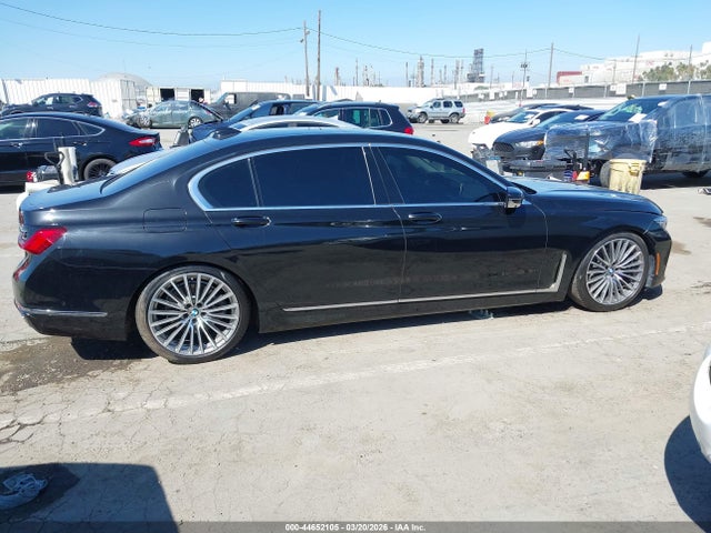 WBA7T2C07MCG11001 BMW 740I