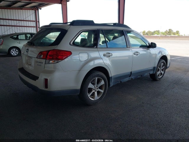 44652217 :رقم المزاد ، 4S4BRBAC4E3302900 vin ، 2014 Subaru Outback 2.5i مزاد بيع