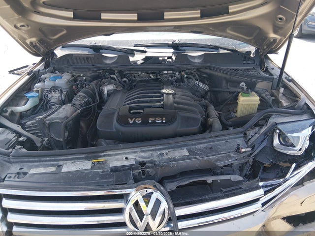 44652275 :رقم المزاد ، WVGEF9BP9FD006900 vin ، 2015 Volkswagen Touareg V6 Executive مزاد بيع