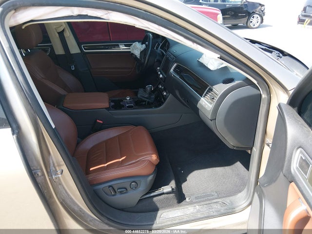 44652275 :رقم المزاد ، WVGEF9BP9FD006900 vin ، 2015 Volkswagen Touareg V6 Executive مزاد بيع