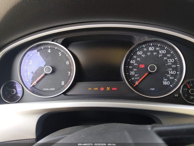 44652275 :رقم المزاد ، WVGEF9BP9FD006900 vin ، 2015 Volkswagen Touareg V6 Executive مزاد بيع