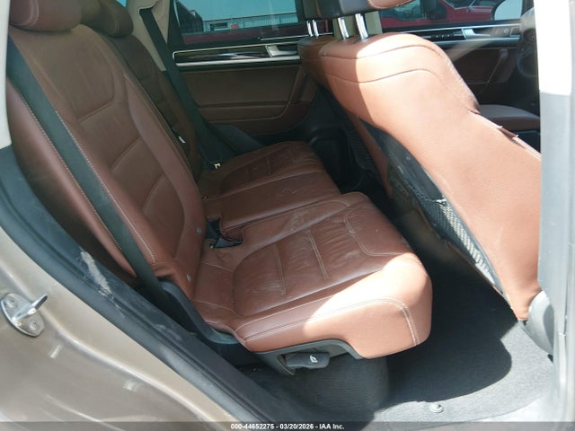 44652275 :رقم المزاد ، WVGEF9BP9FD006900 vin ، 2015 Volkswagen Touareg V6 Executive مزاد بيع
