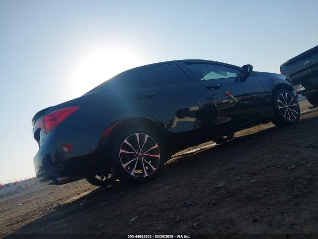 2018 TOYOTA COROLLA 5YFBURHE5JP745223 Photo 3