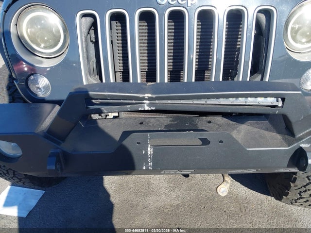 1C4BJWEG6GL275203 Jeep Wrangler Unlimited Sahara