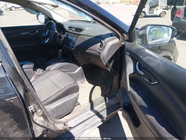 5N1AT2MV2JC813235 Nissan ROGUE SV
