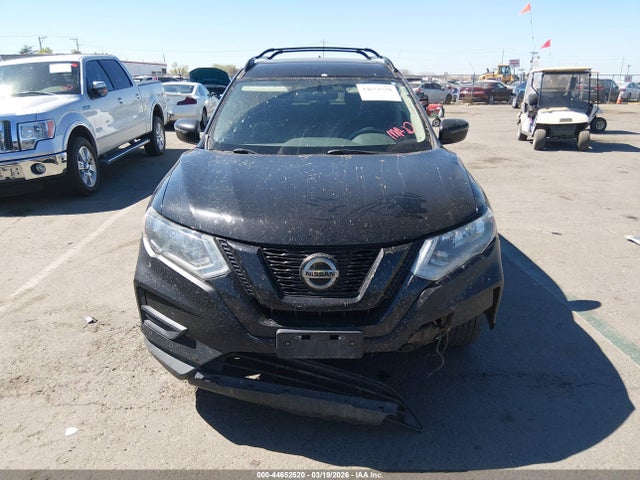 5N1AT2MV2JC813235 Nissan ROGUE SV