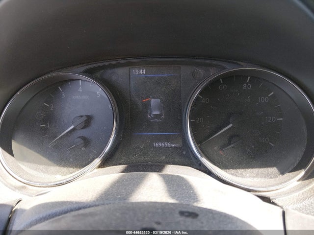 5N1AT2MV2JC813235 Nissan ROGUE SV