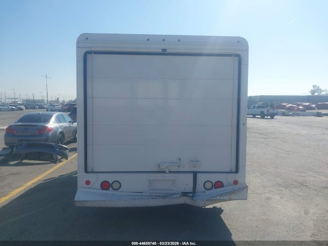 Ford E-350 Stripped 2018 1FC3E3K66JDC33134 Image 17