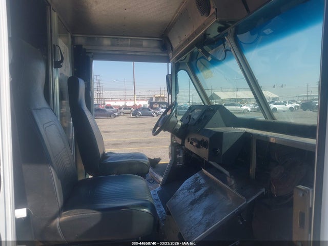 Ford E-350 Stripped 2018 1FC3E3K66JDC33134 Image 5